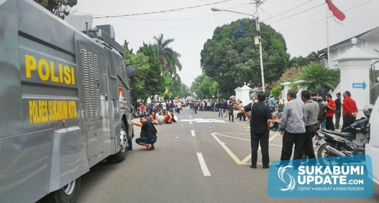 Sopir Angkot Demo, Akses Jalan R. Syamsudin Kota Sukabumi Ditutup
